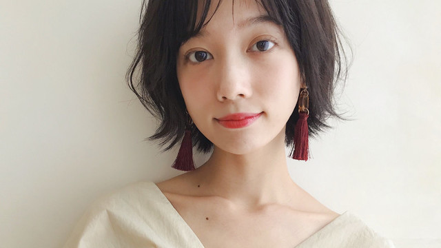 初心者でも挑戦しやすい 美容師に聞いた ショートヘアの巻き方 5つ Antenna アンテナ