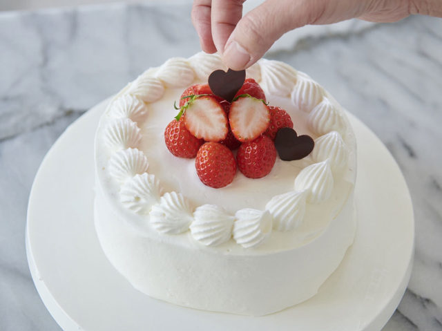 イチゴのショートケーキ デコレーションレシピ 人気洋菓子研究家の詳しいレシピで基本を習得 Antenna アンテナ
