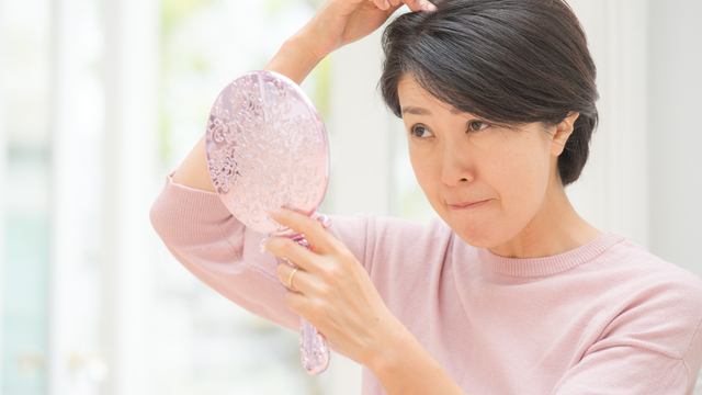 やたら目立つ もみあげ に生えた白髪の上手な対処方法とは Antenna アンテナ