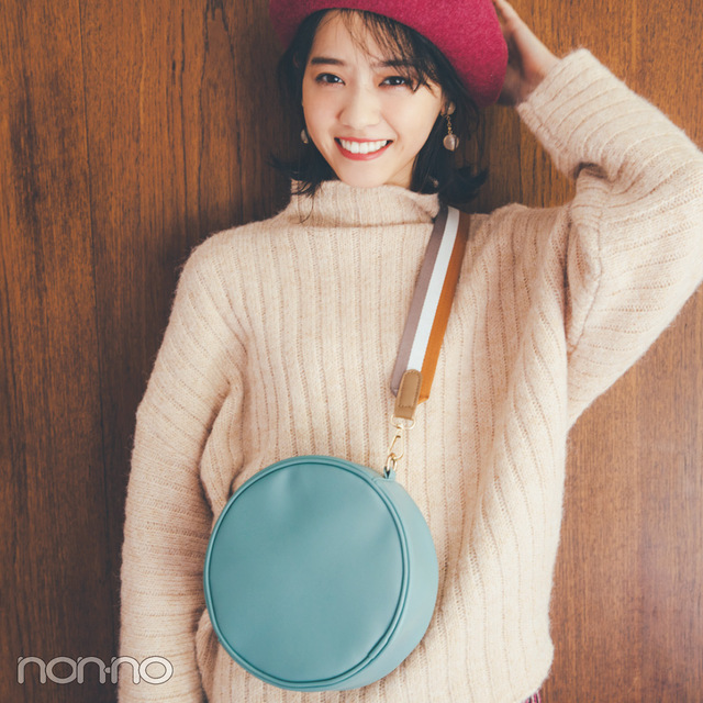 西野七瀬 鈴木友菜がお手本 冬服をイメチェンできるノスタルジック小物８選 Antenna アンテナ