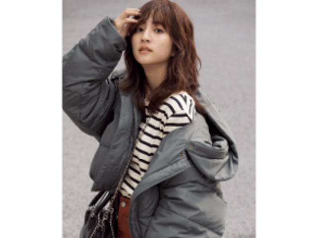 レディースダウンジャケットの冬コーデ6選 グレー ベージュ Antenna アンテナ