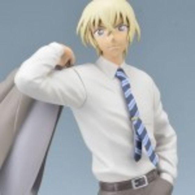 スーツ姿の安室 透のかっこよすぎるフィギュアを1名にプレゼント 平次のバスタオルもプライズで登場 Antenna アンテナ