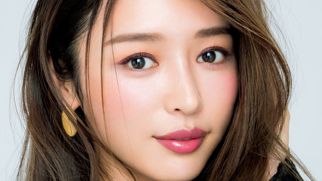 赤ブラウンで美人顔 使える春のブラウンパレットで端正な顔立ちに Antenna アンテナ