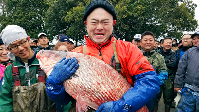 的場浩司が番組史上最大のアリゲーターガー捕獲に成功 緊急sos 池の水ぜんぶ抜く大作戦 全国一斉 謎の巨大魚ぜんぶ獲る Antenna アンテナ