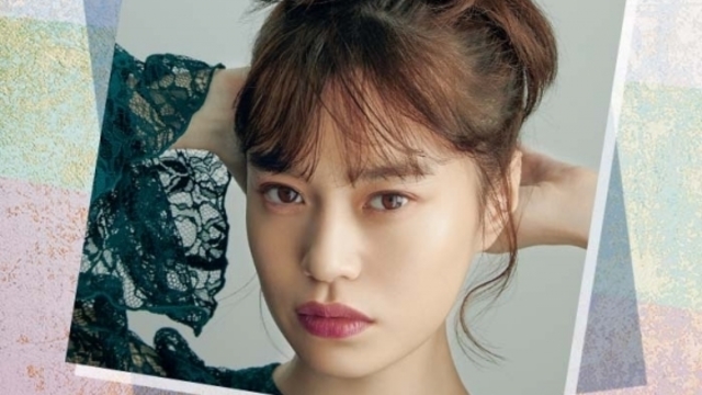 ヘアメイク河北裕介流バランス学 流行りのショートカットには 深みレッド を合わせて色気をプラス Antenna アンテナ