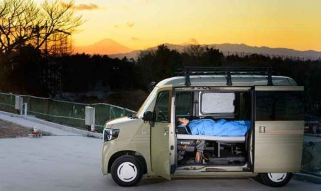 軽バンなのにキャンピングカーに近い寝心地 ホンダ N Van は最強の車中泊カーだった 現行車 車中泊ガチ検証 Antenna アンテナ