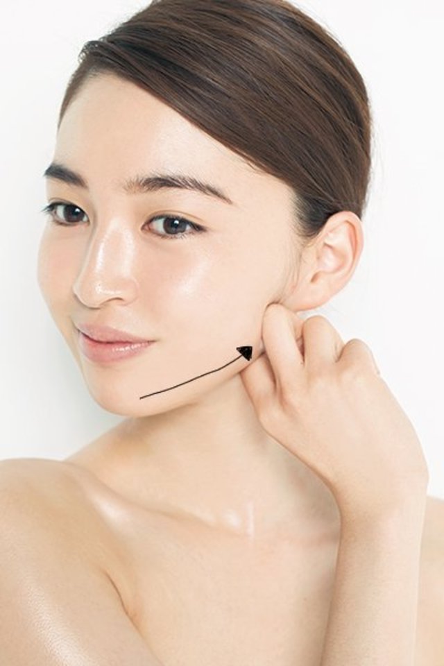 あご下のたるみ 輪郭のもたつき エラ張り 老け見えの原因をマッサージで解消 Antenna アンテナ