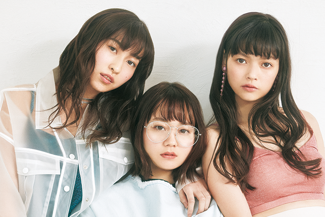 グリッター素材をさりげなく 春コーデはキラキラ感で遊ぼう Antenna アンテナ