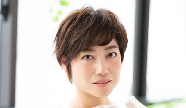 眉間のシワ隠し 小顔効果抜群 40代ショートの攻略法は 厚め前髪 にあり Antenna アンテナ