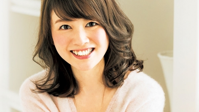 スモーキーピンクのツヤ重視ヘアカラーで肌の血色感up 40代の毎日ヘアスタイル Antenna アンテナ スモーキーピンクのツヤ重視ヘアカラーで肌の血色感up 40代の毎日ヘアスタイル Antenna アンテナ
