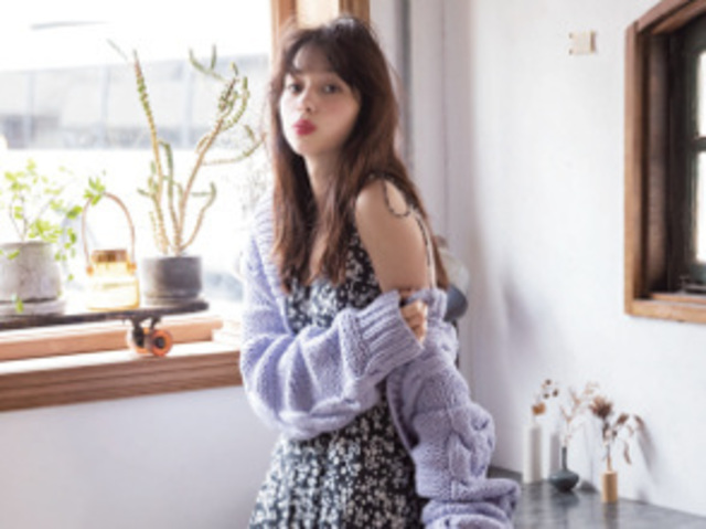 花柄ワンピースのおすすめ春コーデ11選 スニーカー合わせもかわいい Antenna アンテナ