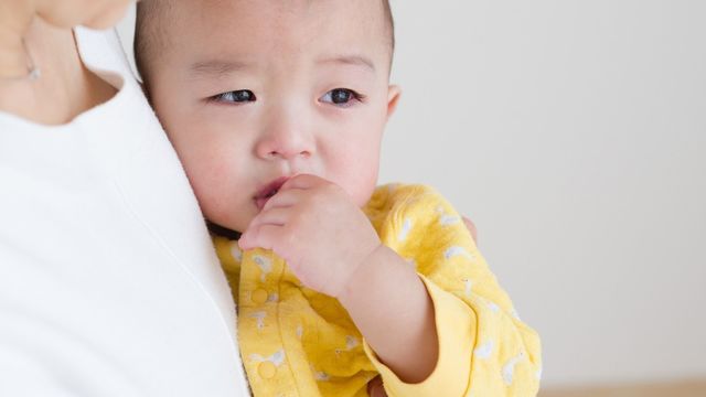 朝方に赤ちゃんが起きた さて ママはどうするのが正解 実は 起きたときに泣く 泣かない で対処法は違った Antenna アンテナ