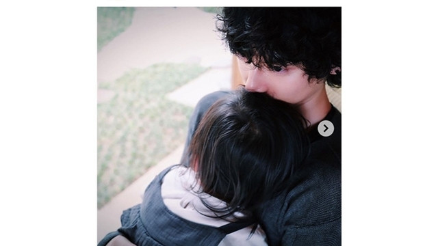 写真にツッコミ 水嶋ヒロさんのsnsが面白い 露天風呂ショットには 背中かっこいい こんなお父さん羨ましい と反響 Antenna アンテナ