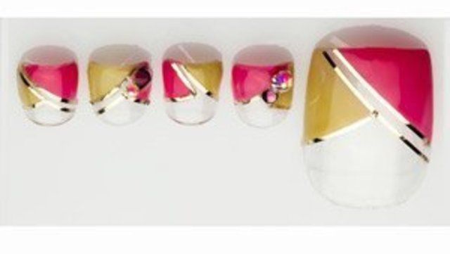 ベージュペディキュアデザイン7選 ピンクベージュやおすすめヌーディーカラーポリッシュも Antenna アンテナ