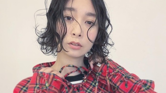 ミディアムも 就活中の女子の髪型 おすすめヘアスタイルカタログ Antenna アンテナ