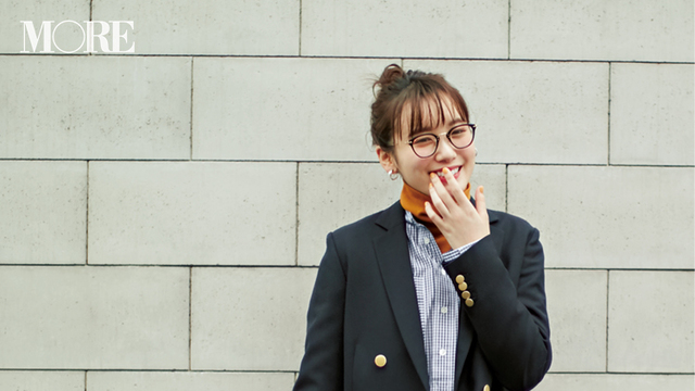 今日のコーデ 新作映画の公開日 シャツワンピ 紺ブレのおしゃれトラッドで映画館へ 飯豊まりえ Antenna アンテナ