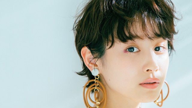 40代の年最新髪型 小顔効果抜群 橋本マナミさんの外ハネミディアム ミディアムヘア Antenna アンテナ