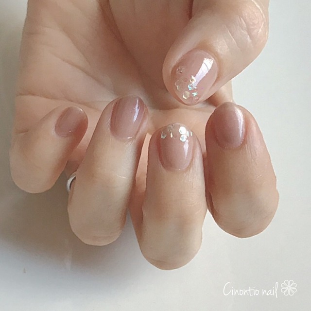 オフィスにもデートにも 上品で大人っぽいベージュネイルはコレ Antenna アンテナ