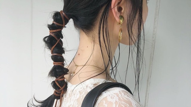 セミロングの簡単アレンジ10選 ストレート 黒髪 フルアップからハーフアップまで Antenna アンテナ