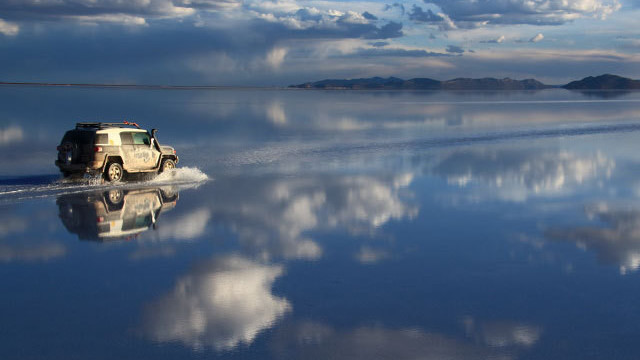 佐藤健 ウユニ 塩 湖