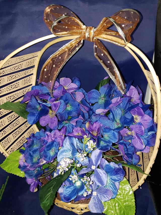 100均のアジサイの造花を竹かごで作った鉢で飾ってみました Antenna アンテナ