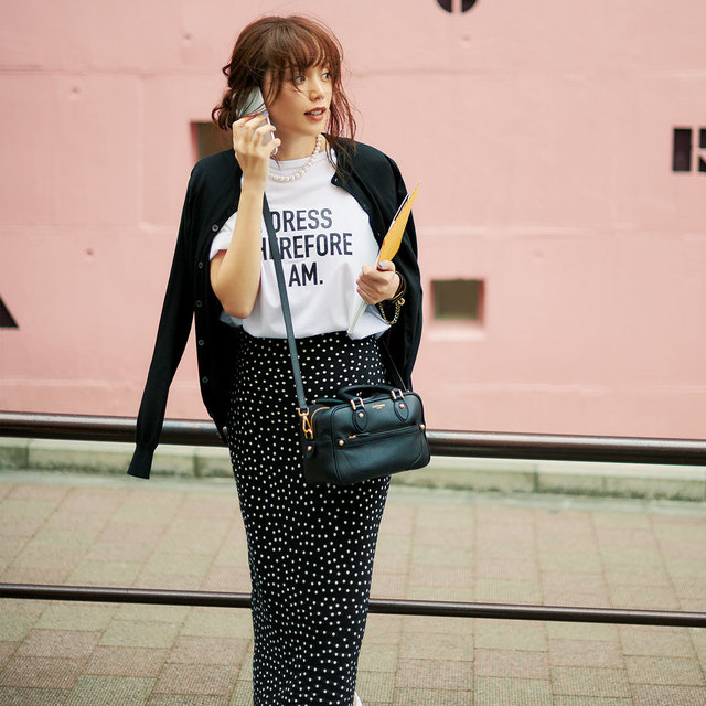 ちょうどいい 可愛げ がアラフォーにぴったり 辛口ドット柄スカートを着回し Antenna アンテナ