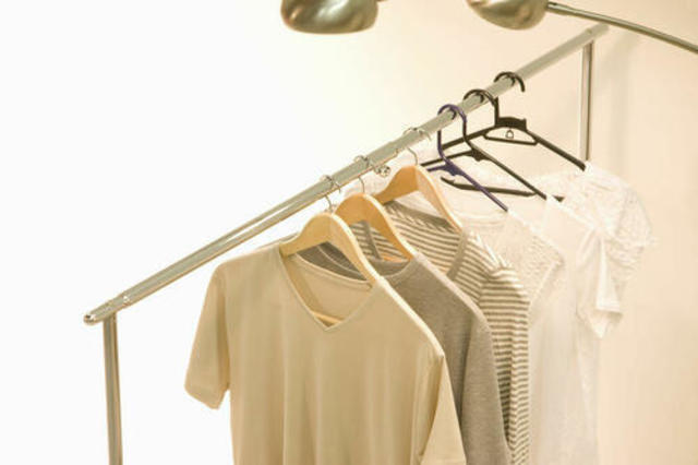 無印のハンガーラックを使って 洋服をおしゃれに収納する方法 Antenna アンテナ