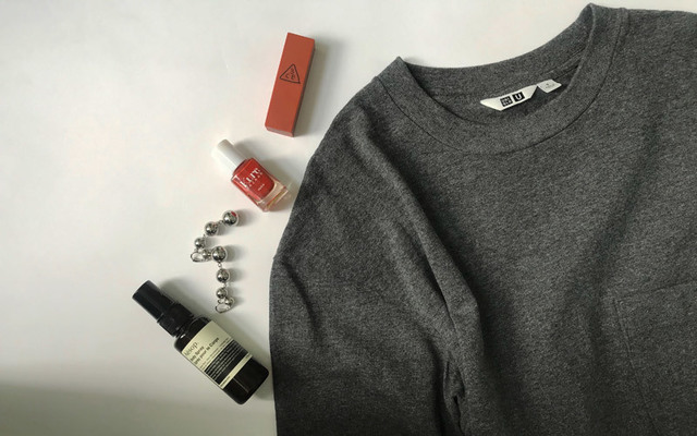 逆説的モテ服 ユニクロu メンズのtシャツだからこそ叶う女性らしさ Antenna アンテナ