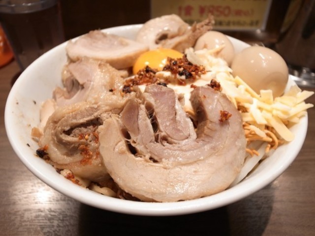 東京駅構内で禁断のグルメ ジャンクガレッジ 東京駅 Antenna