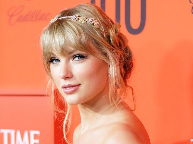 テイラー スウィフトが ドジすぎる飲食店員 に 新cmがオモシロ可愛い Antenna アンテナ