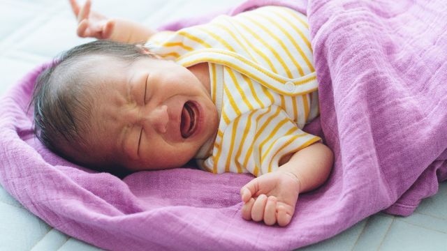 新生児期を過ぎたら急に寝ない 泣きやまない 生後4ヶ月 10ヶ月ママの しんど 解決アイデア11選 Antenna アンテナ