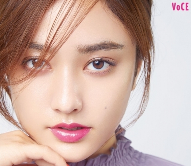 ヘアメイク 河北裕介 の最新レッスン イエベ の青みピンクメイクは モーヴ を散らせ Antenna アンテナ