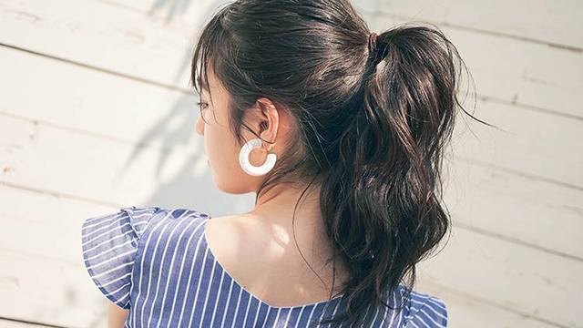 ルーズ ウェットがおしゃれ 抜け感ポニーテールの作り方を徹底解説 Antenna アンテナ