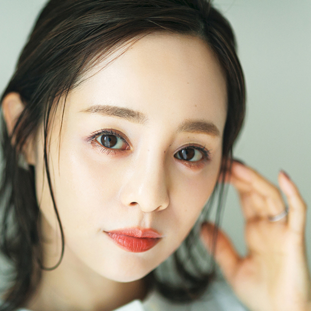 年齢不詳の顔になる 人気インフルエンサー田中亜希子さんの内緒の おでこ美容 6カ条 Antenna アンテナ