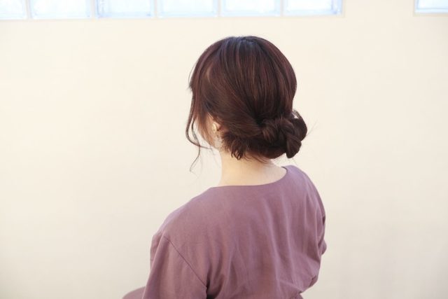 女っぽさup 低め位置でゆるふわ 優しげヘアアレンジ の作り方 Antenna アンテナ