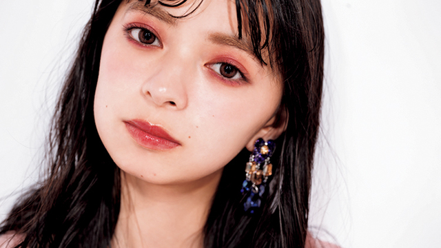 うるうるな目元がなんだか色っぽい 目からフェロモンが漏れる ピンク ラメメイク Antenna アンテナ