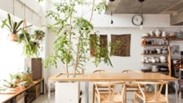 ご自宅 訪問 こんなアトリエでイラストを描いています こぐれひでこさんの住まい 前編 Antenna アンテナ