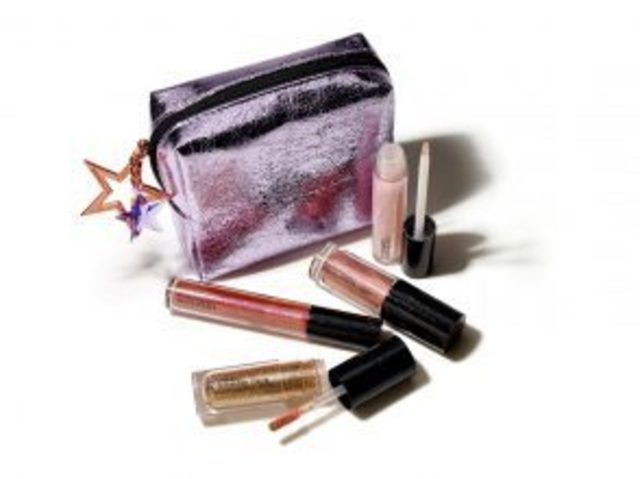 今しか手に入らない M A Cのポーチ付きコフレが欲しい クリスマスコフレ19 Antenna アンテナ