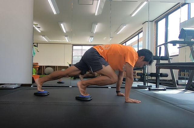 動画解説 体幹トレーニングに 動き を加えた スライド コア トレーニング 6選 Antenna アンテナ