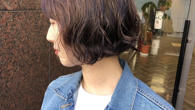 ショートヘア くせ毛 広がる強いくせ毛のスタイリング方法 40代にも なくせ毛風ショートヘアスタイル Antenna アンテナ