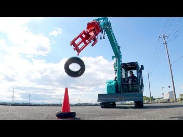 神業 重機を使ってタイヤで輪投げ ショベルカー王 倉冨さん 内村のツボる動画大賞 Antenna アンテナ