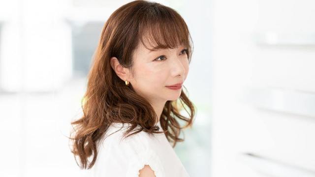 軟毛ダメージヘアの悩み解消 ふんわり艶っぽセミディ Oggi専属読者モデルのヘアスタイルチェンジ Antenna アンテナ