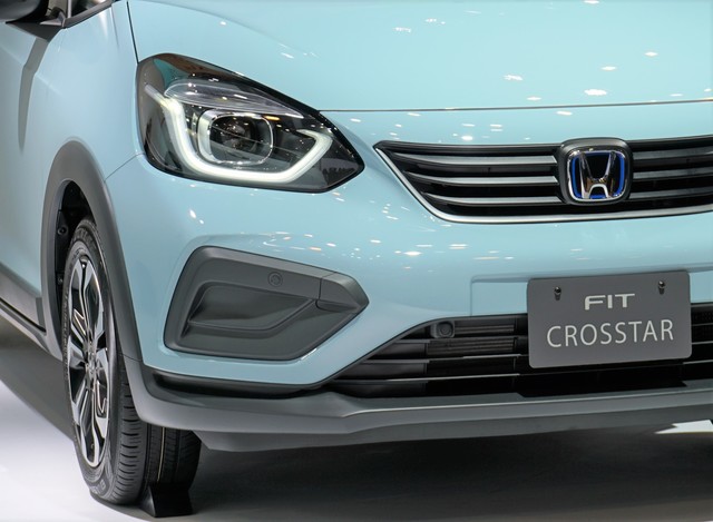 なんちゃってクロスオーバー急増中 アクアもフィットも Suv風 どれが本物 Antenna アンテナ