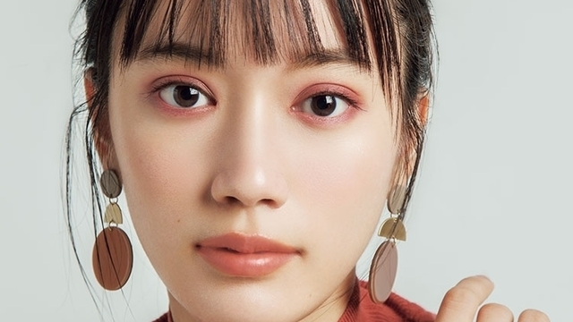 飯豊まりえさんが変身 ケイトの赤みアイシャドウパレットを使った最旬涙っぽメイク Antenna アンテナ