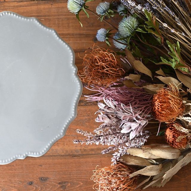 料理秋冬コーデ ドライフラワーにダイソーの造花でかさ増し 北欧風背景の作り方 Antenna アンテナ