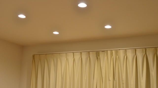 ダウンライト照明でも明るく変えられる 我が家の暗い玄関を明るくしました Antenna アンテナ