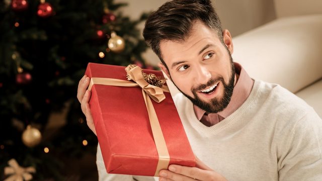 友達以上恋人未満の男性へのクリスマスプレゼントの選び方のポイントとは Antenna アンテナ