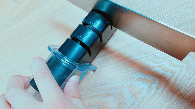 キャンドゥ ハサミ研ぎ器 がヤミツキになる 家中のハサミを磨きあげたユーザーも Antenna アンテナ