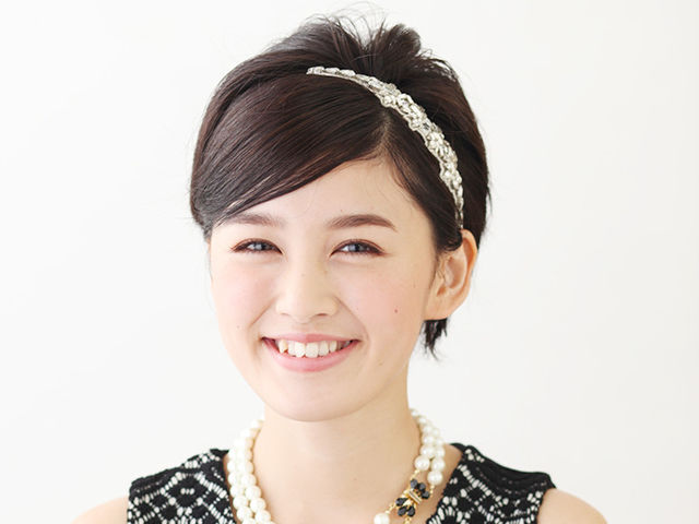 結婚式でのショートヘアアレンジ 髪飾りで可愛さを引き出そう Antenna アンテナ