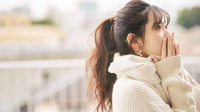 鈴木愛理 デコ出しが可愛すぎ 前髪あげ ベレー帽 ヘアアレンジ Antenna アンテナ